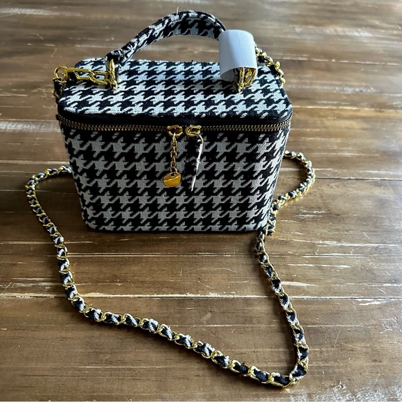 Vanity Case Chanel style Makeup Set The Glowiest Touches Eye and Lip - Picture 5 of 16